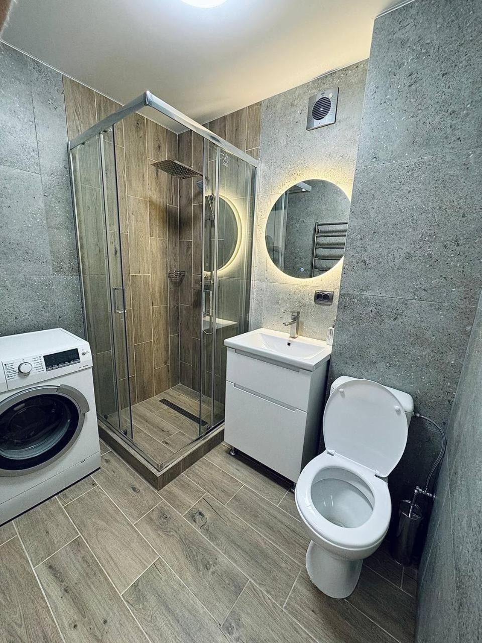Двокімнатна Квартира На Корятовича, 2Б แบรฮอฟ ภายนอก รูปภาพ